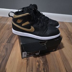 Jordan Mid 1 Youth Size 3
